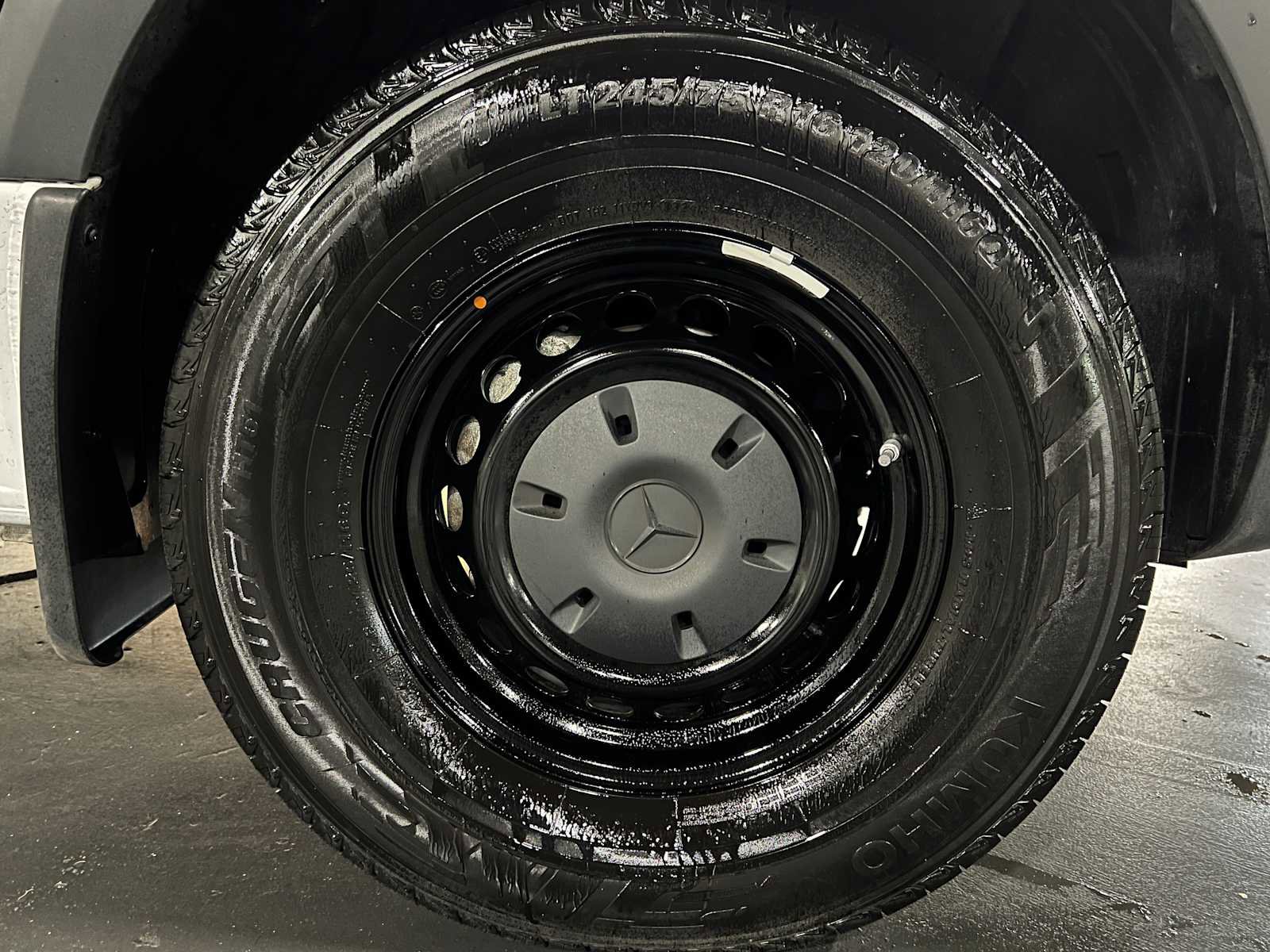 Used 2025 Mercedes-Benz Sprinter 2500 image 9