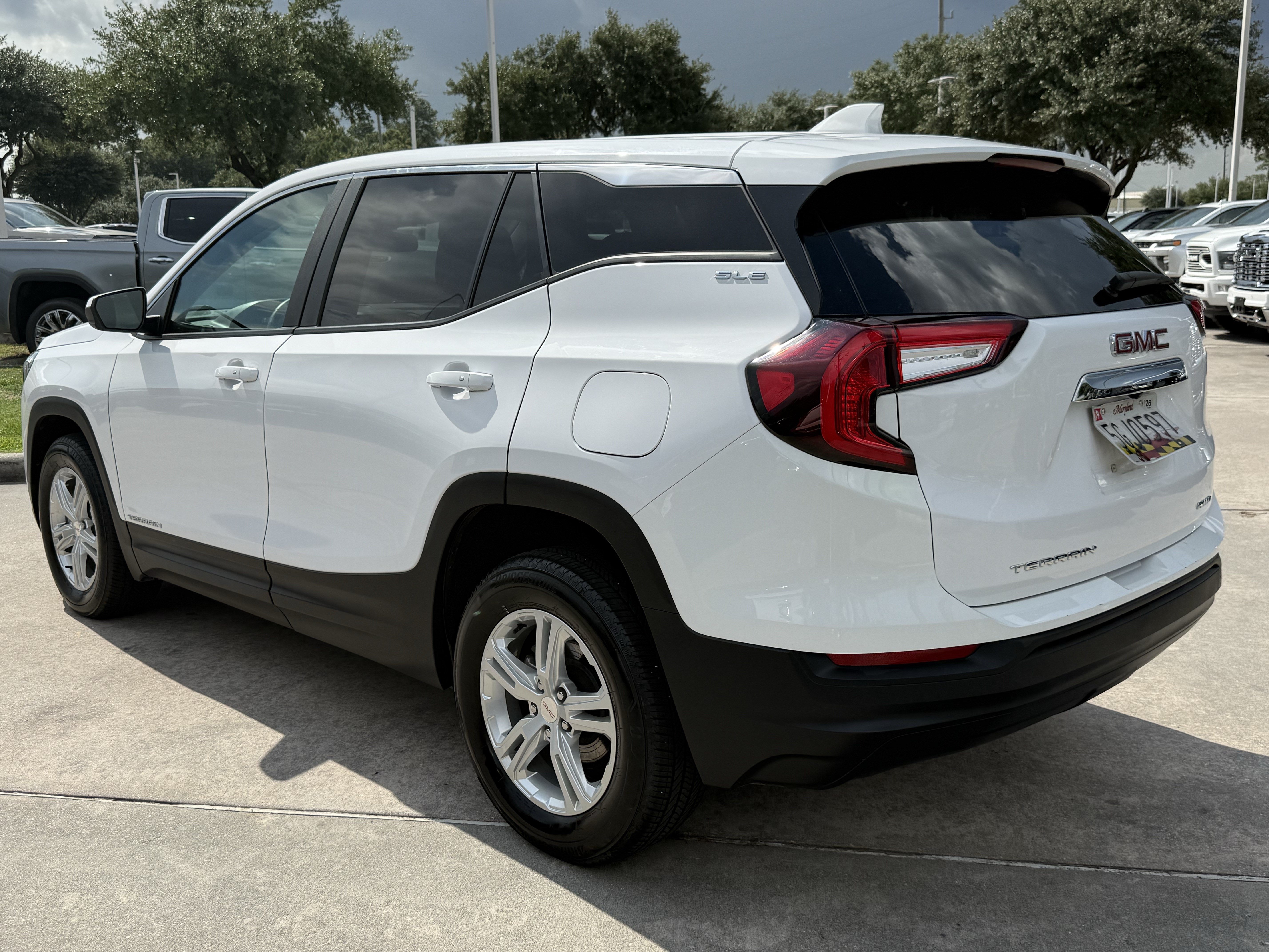 Used 2024 GMC Terrain SLE AWD/4WD image 7