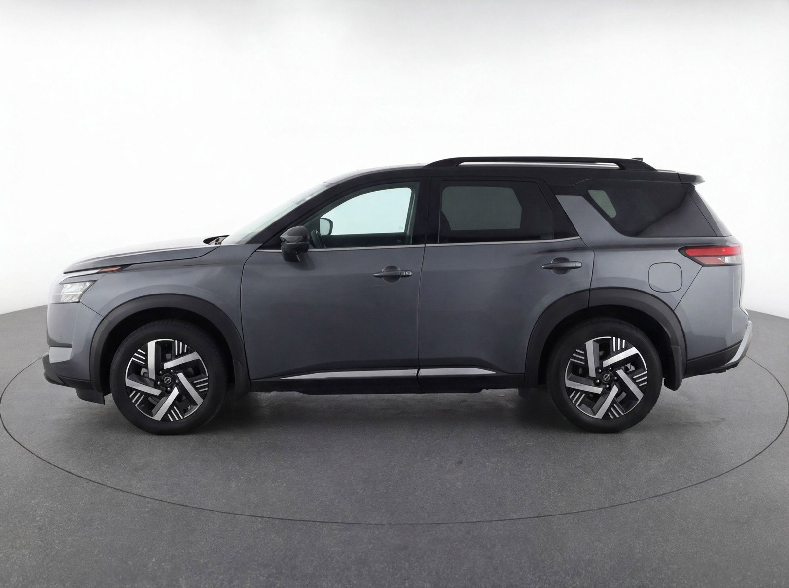 Used 2025 Nissan Kicks SV FWD image 5