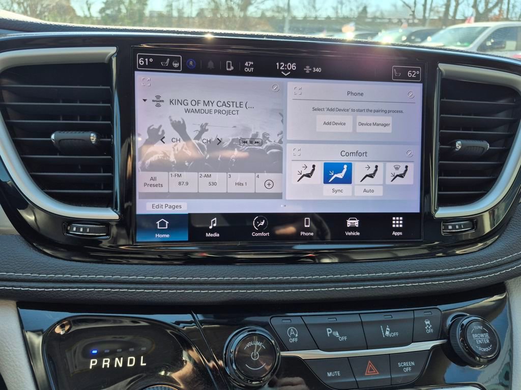 Used 2023 Chrysler Pacifica Touring-L image 22