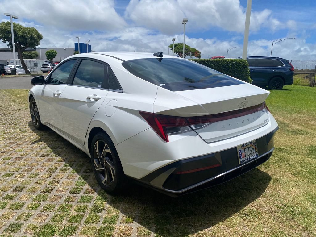 Certified 2024 Hyundai Elantra Limited FWD image 5