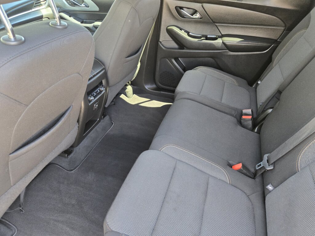 Used 2021 Chevrolet Traverse LS FWD image 10