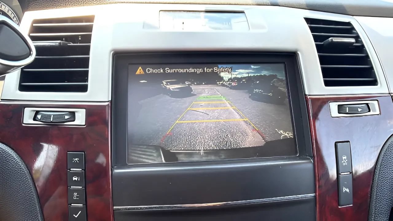 Used 2012 Cadillac Escalade EXT Premium AWD/4WD image 22
