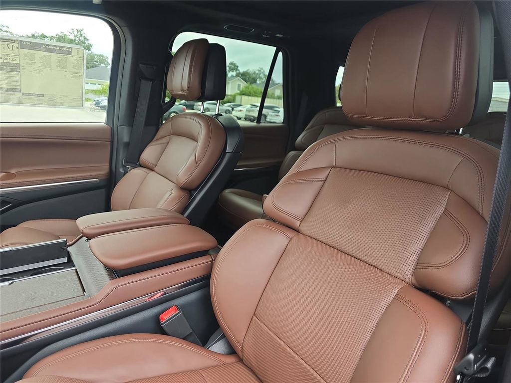 New 2025 Lincoln Navigator L Reserve image 18