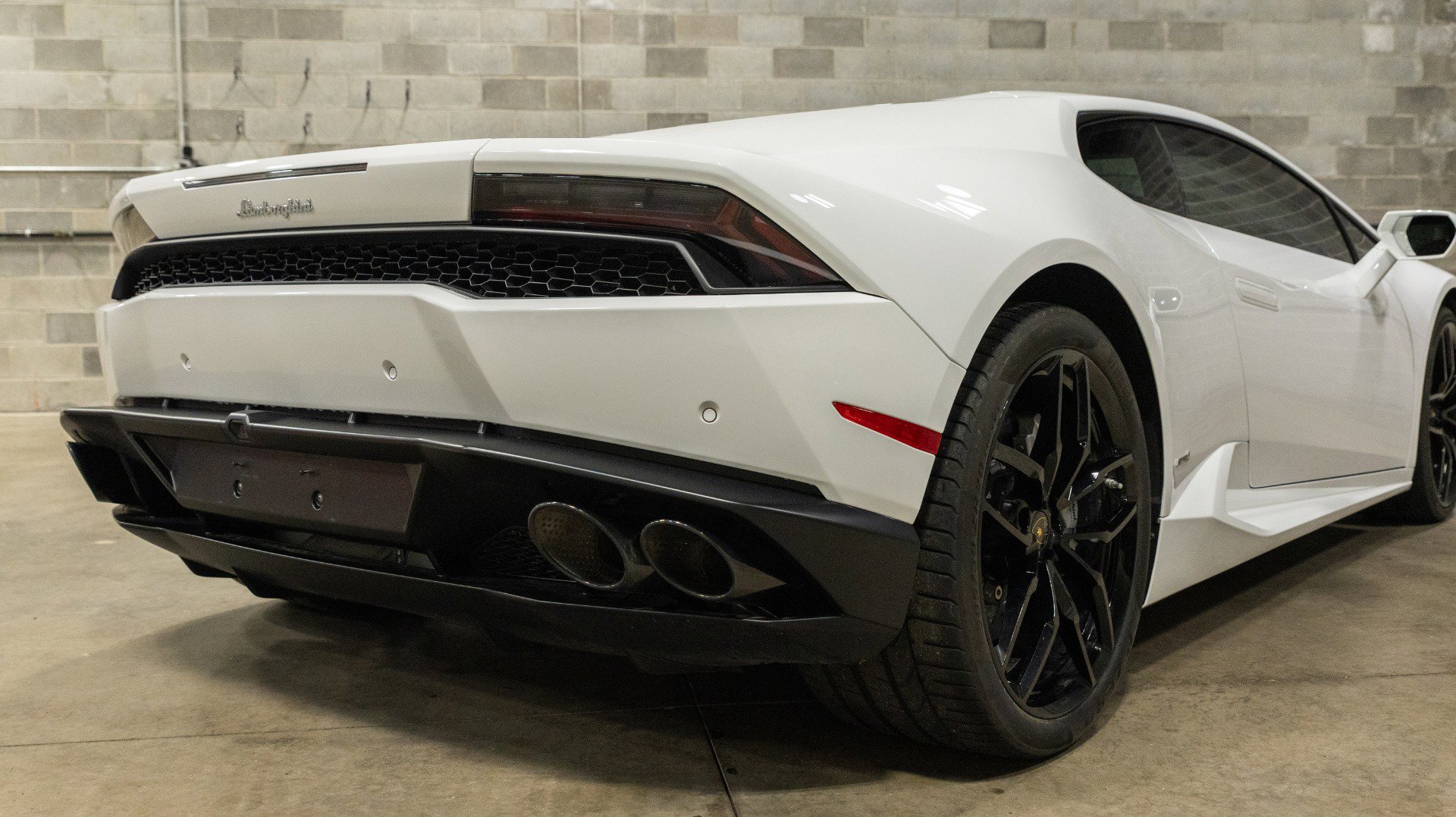 Used 2016 Lamborghini Huracan LP 610-4 image 24