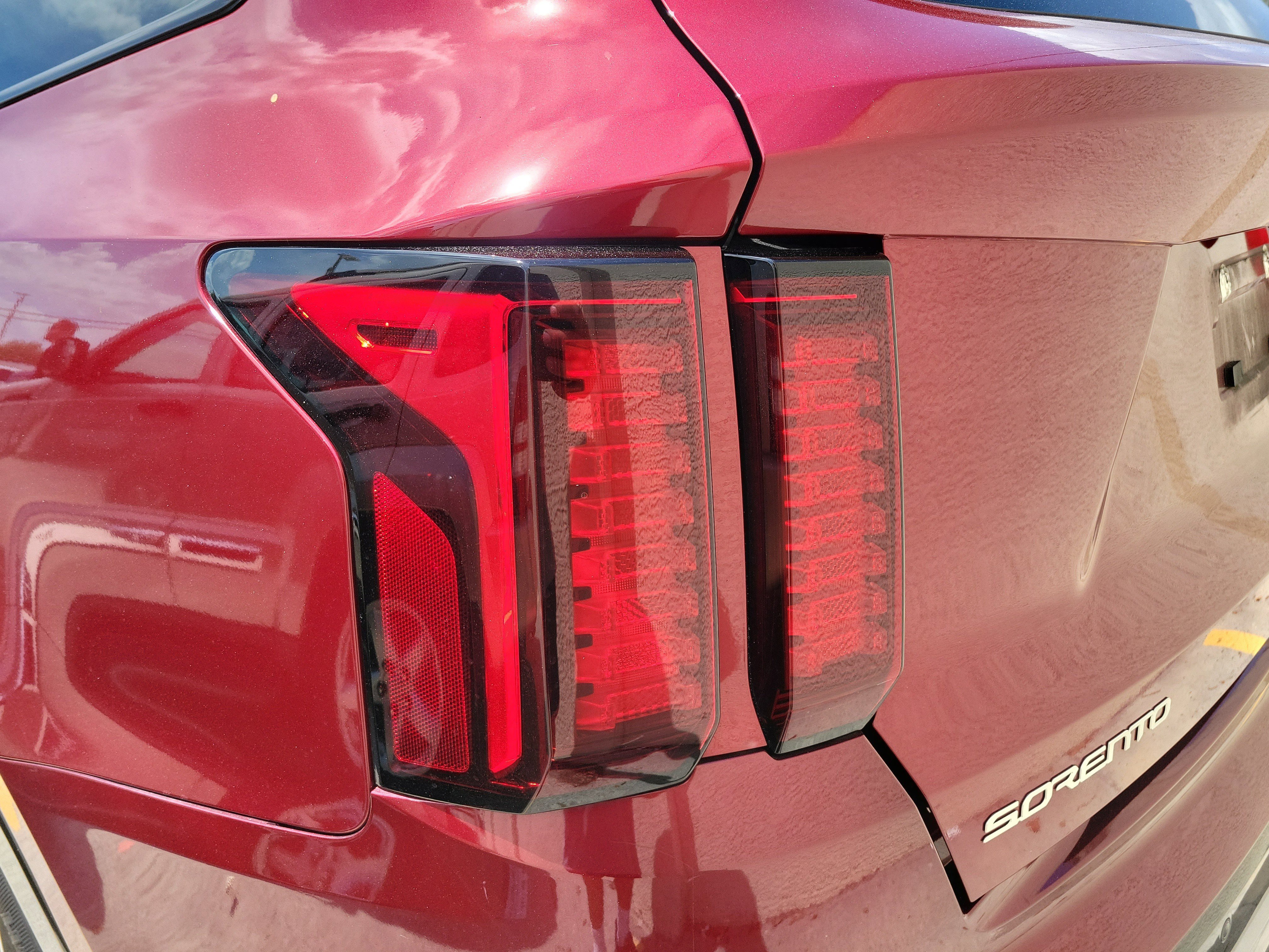 Used 2023 Kia Sorento S w/ Panoramic Sunroof Package image 5