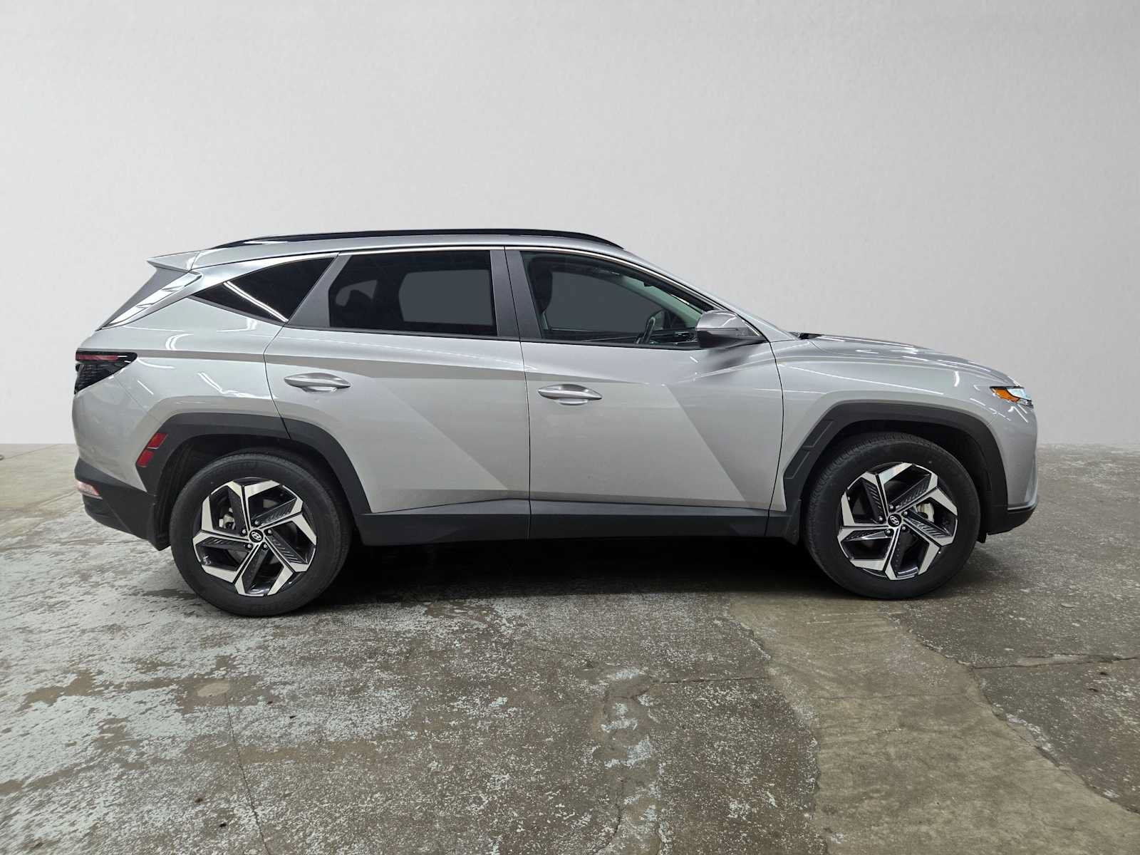 Used 2023 Hyundai Tucson SEL w/ Cargo Package AWD/4WD image 2