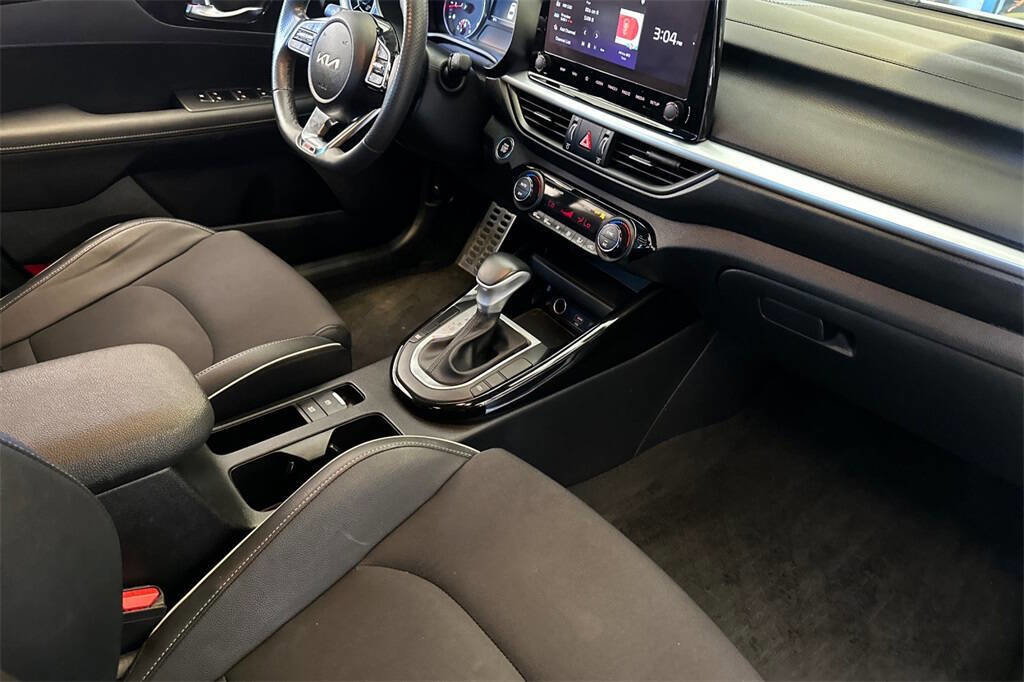 Used 2024 Kia Forte GT-Line image 15