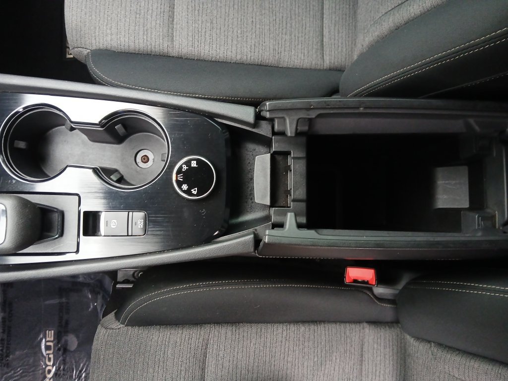 Used 2022 Nissan Rogue SV AWD/4WD image 25