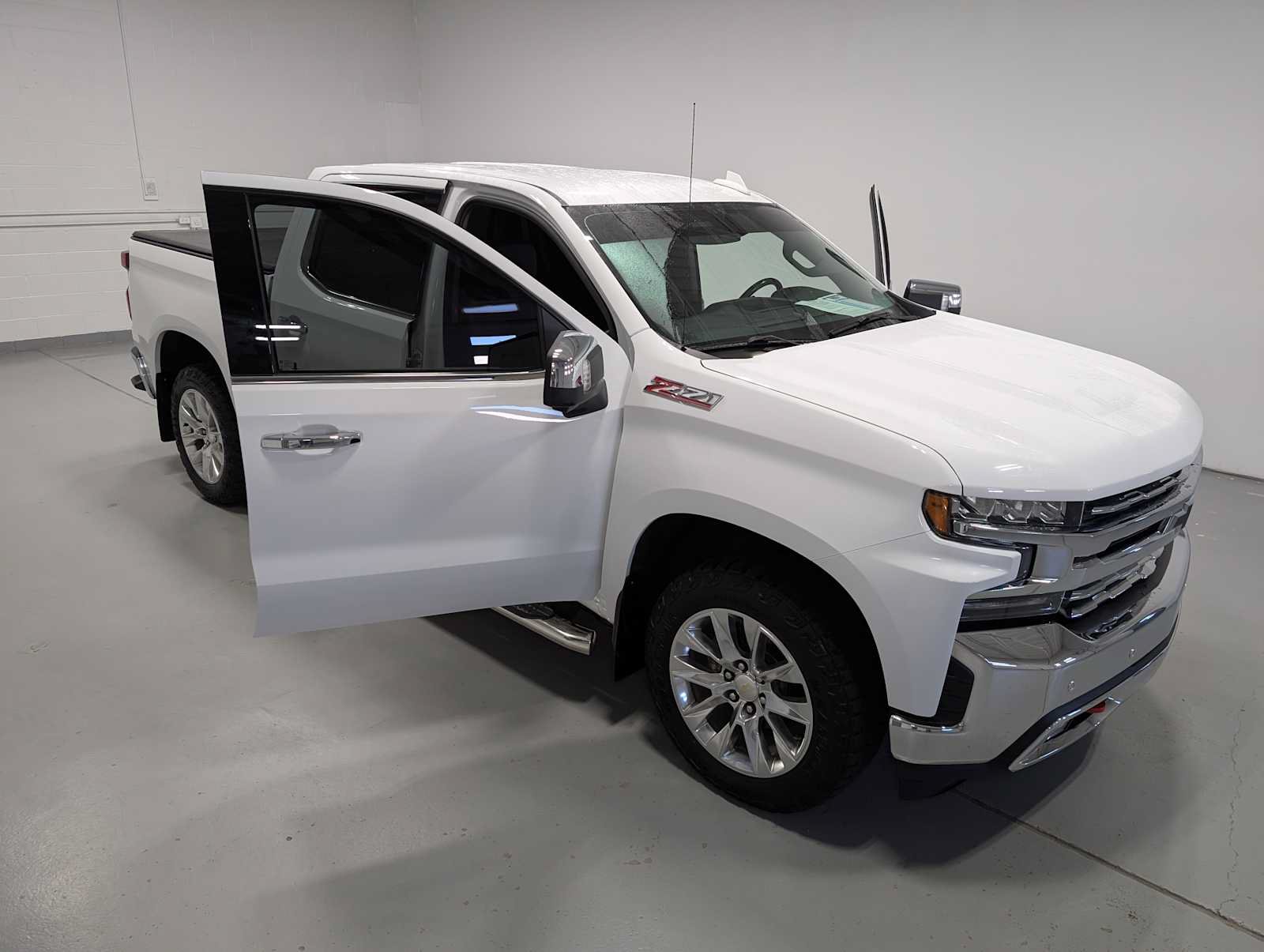 Certified 2021 Chevrolet Silverado 1500 LTZ w/ Z71 Off-Road Package AWD/4WD image 17