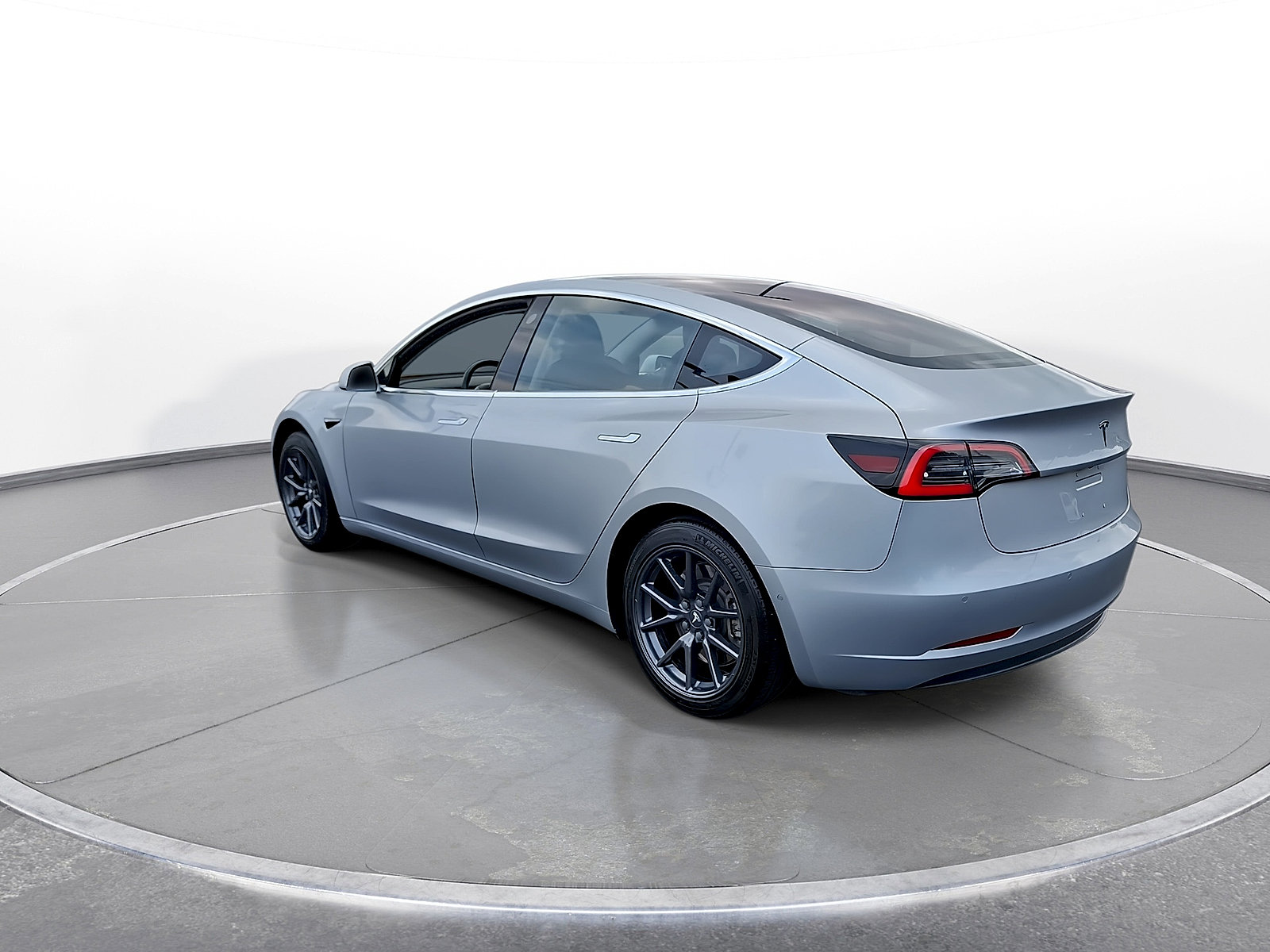 Used 2018 Tesla Model 3 Long Range RWD image 6