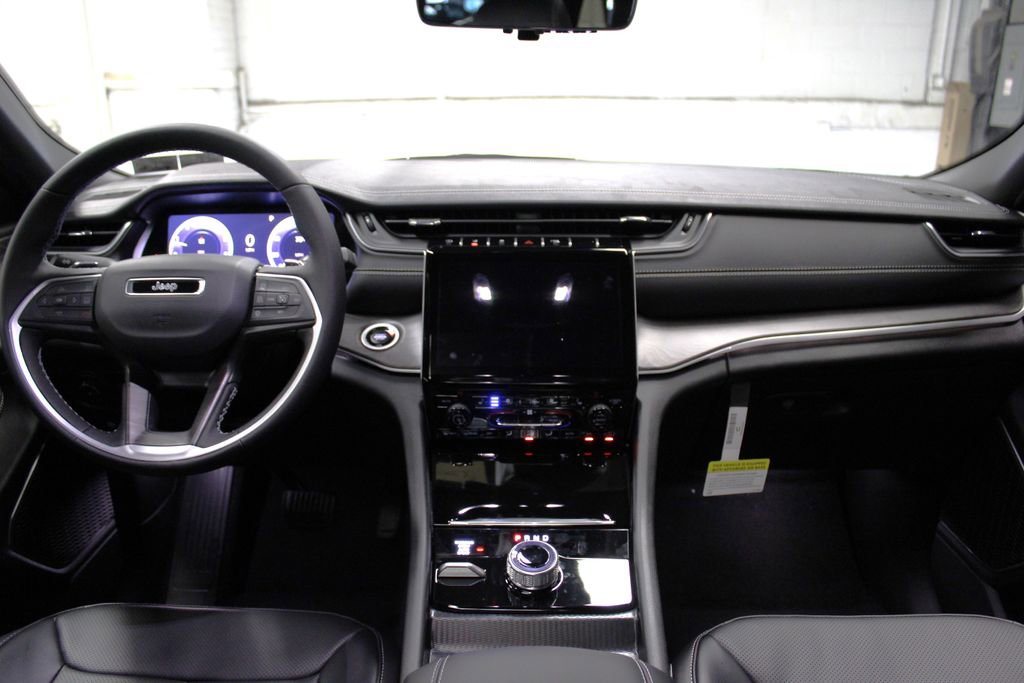 New 2025 Jeep Grand Cherokee Limited w/ Luxury Tech Group II image 9