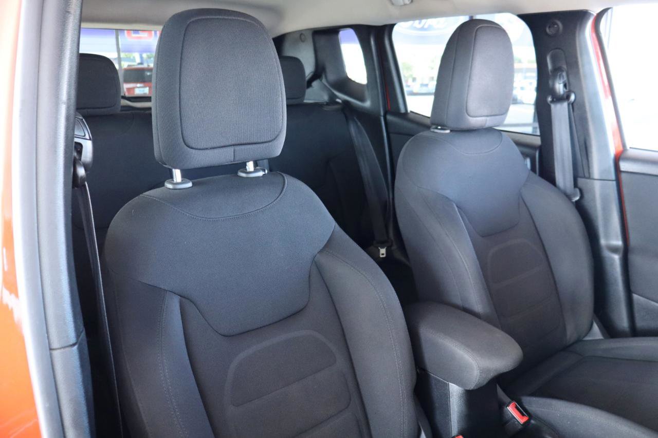 Used 2018 Jeep Renegade Latitude w/ Popular Equipment Group FWD image 37