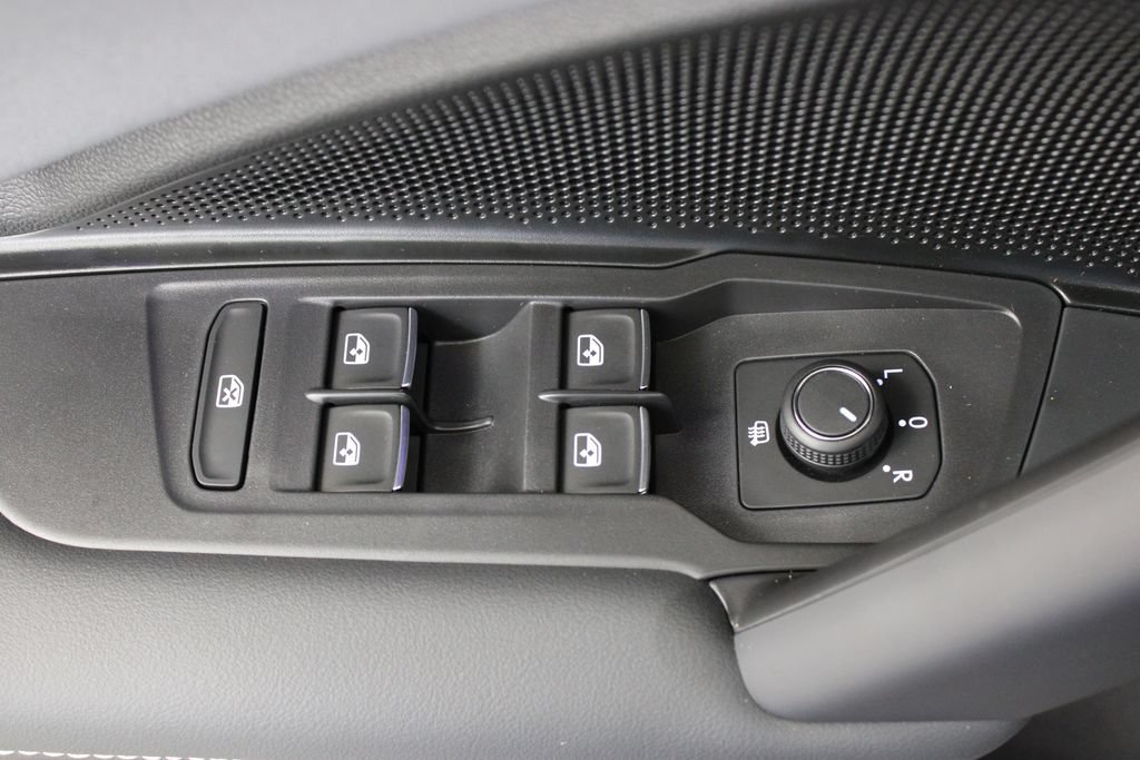 New 2026 Volkswagen Tiguan SE R-Line FWD image 17