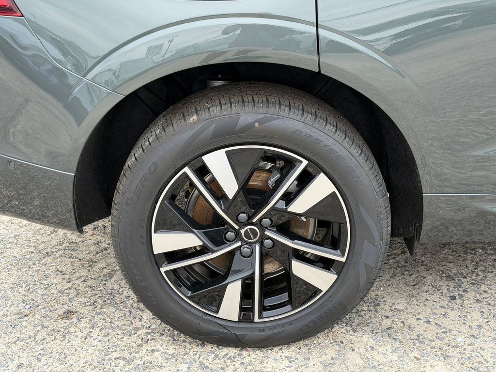 New 2026 Volvo XC60 T8 Plus w/ Protection Package Premier AWD/4WD image 6