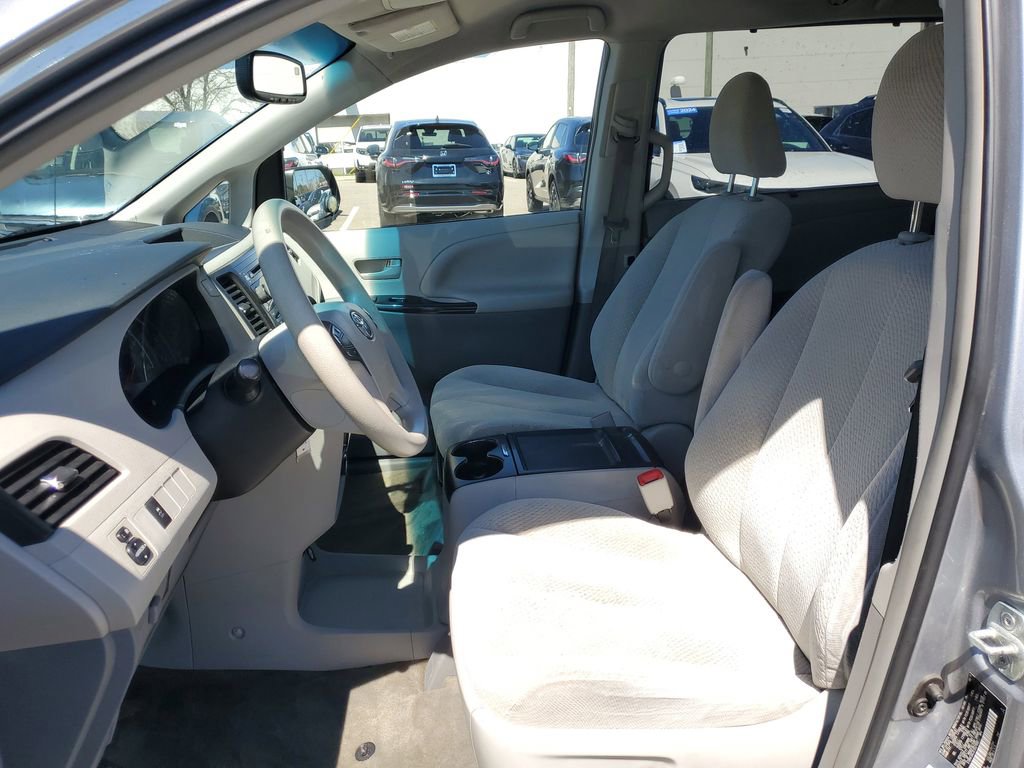 Used 2014 Toyota Sienna LE FWD image 9