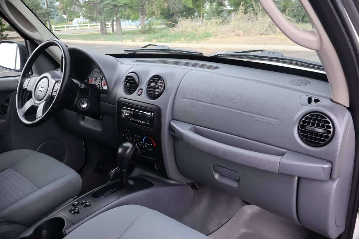 Used 2006 Jeep Liberty Sport AWD/4WD image 17