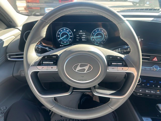 Used 2025 Hyundai Elantra SEL w/ Cargo Package FWD image 18