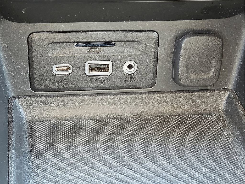 Used 2024 GMC Terrain SLT image 28