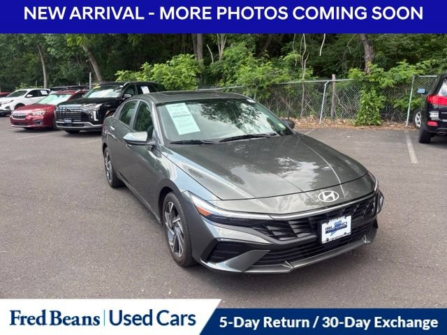 Used 2025 Hyundai Elantra SEL FWD image 3