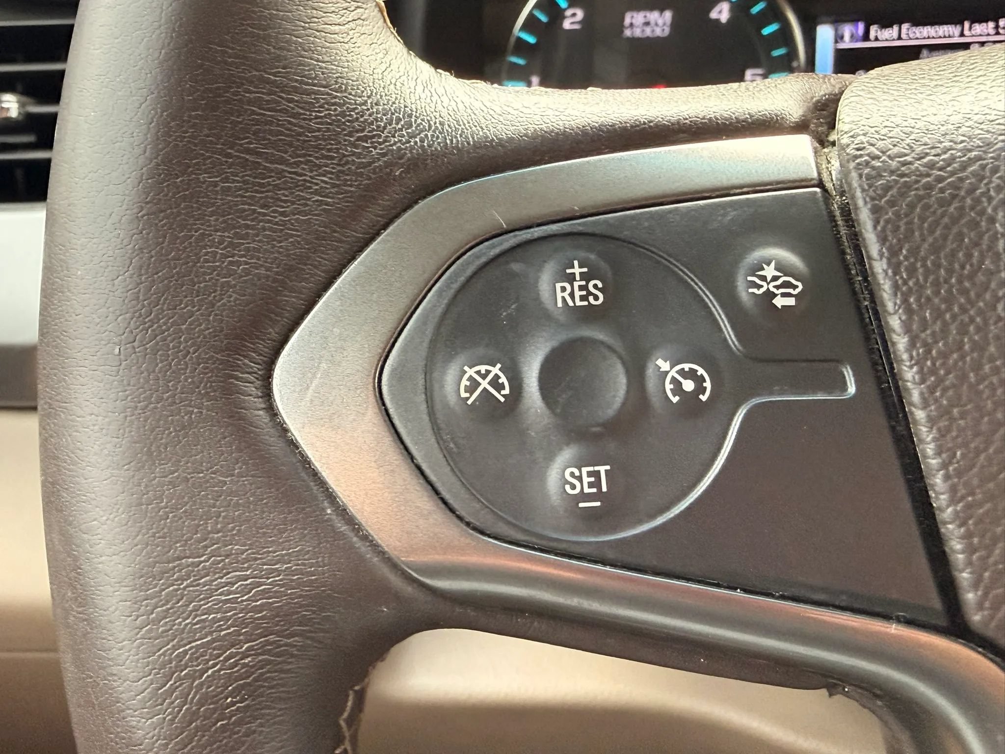 Used 2018 Chevrolet Suburban LT RWD image 31