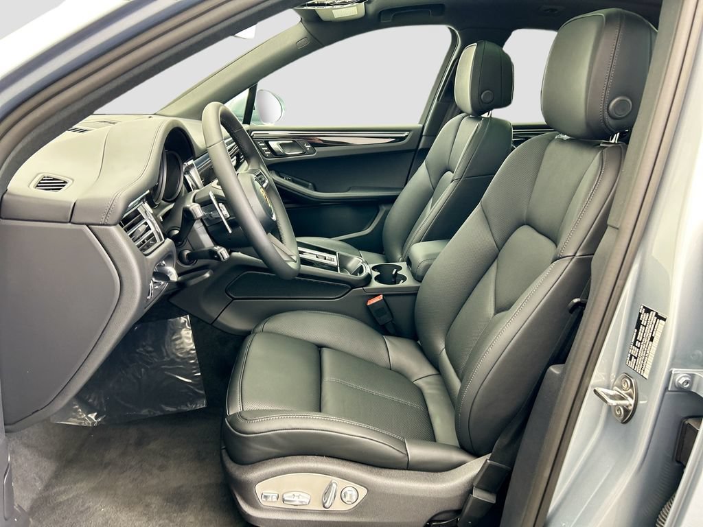 Used 2026 Porsche Macan AWD/4WD image 5
