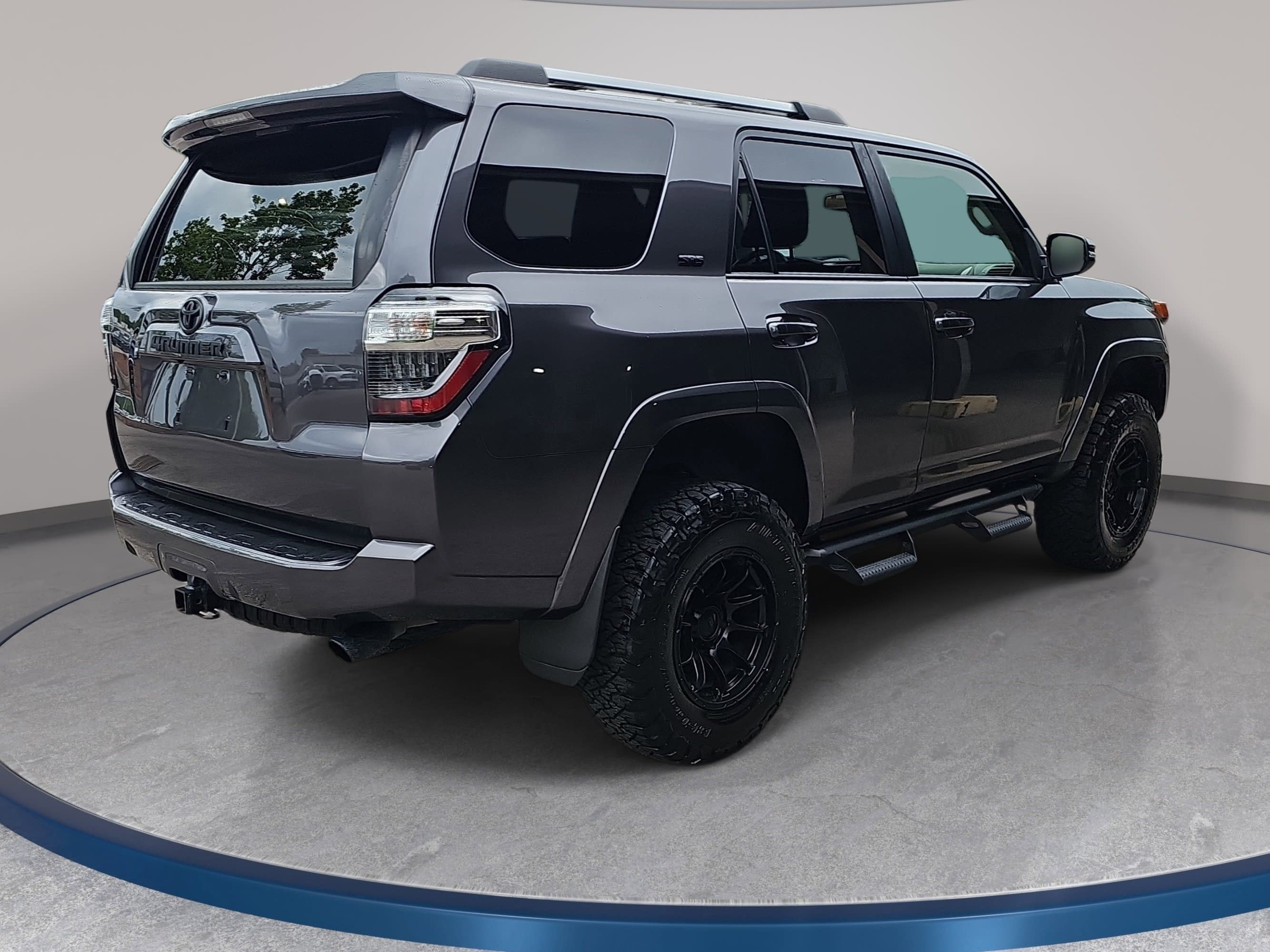 Used 2022 Toyota 4Runner SR5 Premium w/ Moonroof Package AWD/4WD image 5