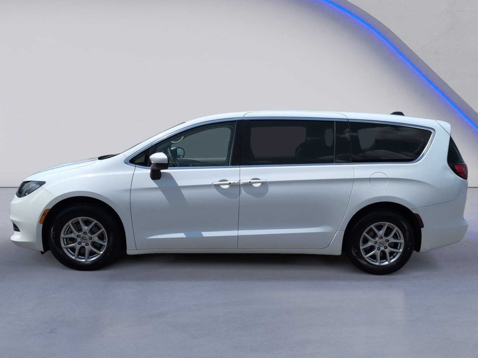 Used 2023 Chrysler Voyager LX FWD image 12