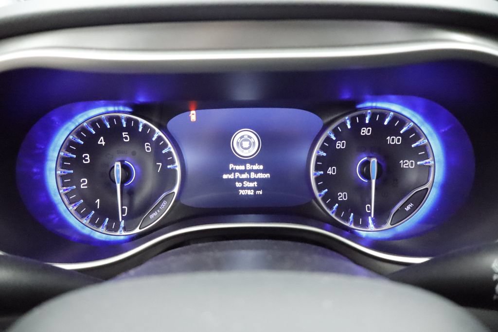 Certified 2023 Chrysler Pacifica Touring-L FWD image 26