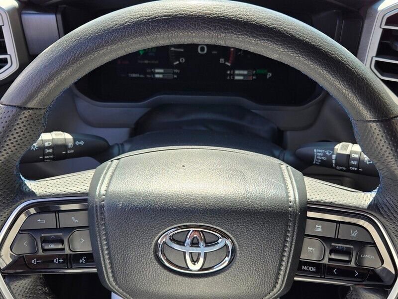 Used 2025 Toyota Sequoia Platinum AWD/4WD image 27