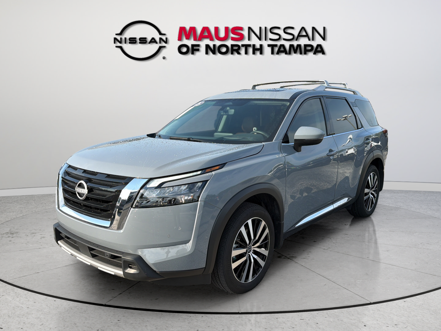 Certified 2025 Nissan Pathfinder Platinum w/ Cargo Package FWD image 4
