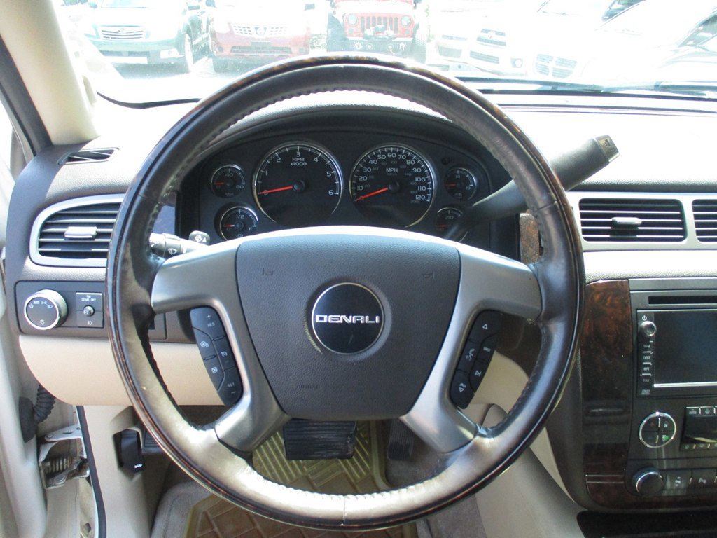 Used 2010 GMC Yukon Denali image 13