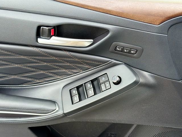 Used 2021 Toyota Avalon Limited w/ Advanced Safety Package FWD image 18