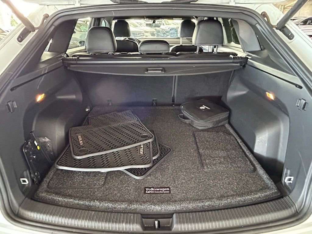 Used 2022 Volkswagen Atlas Cross Sport SE w/ Black Wheel Package image 40