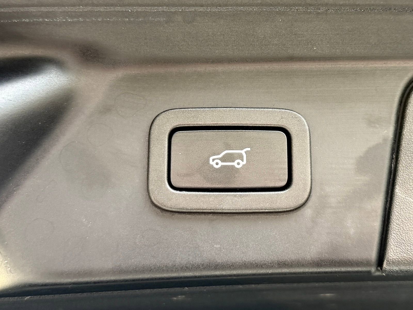 Used 2022 Land Rover Range Rover Velar R-Dynamic S image 18