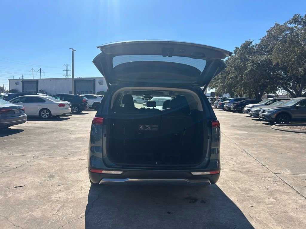 Used 2023 Kia Carnival SX Prestige image 40