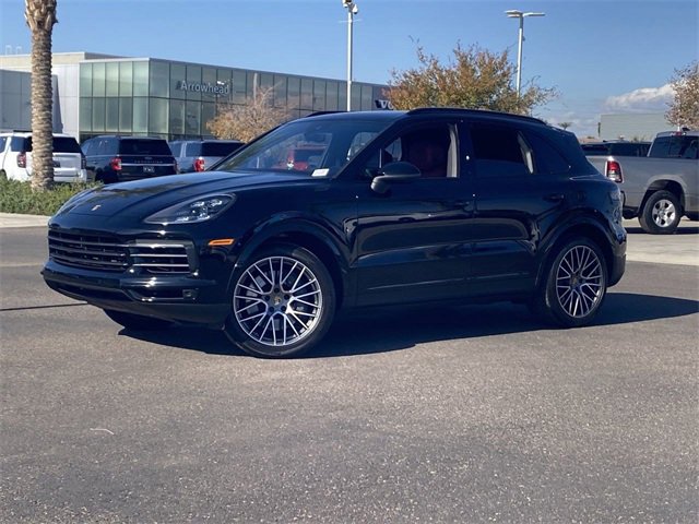 Used 2023 Porsche Cayenne S Platinum w/ Premium Package Plus image 2