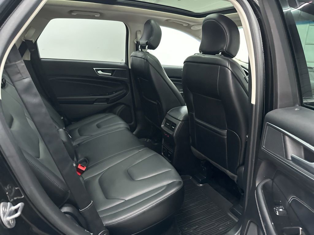 Used 2018 Ford Edge Titanium w/ Equipment Group 302A AWD/4WD image 22