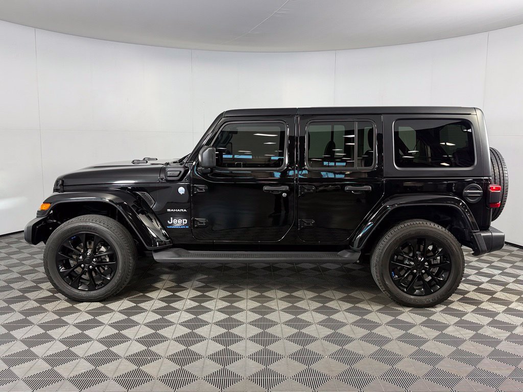 Used 2023 Jeep Wrangler Unlimited Sahara AWD/4WD image 11