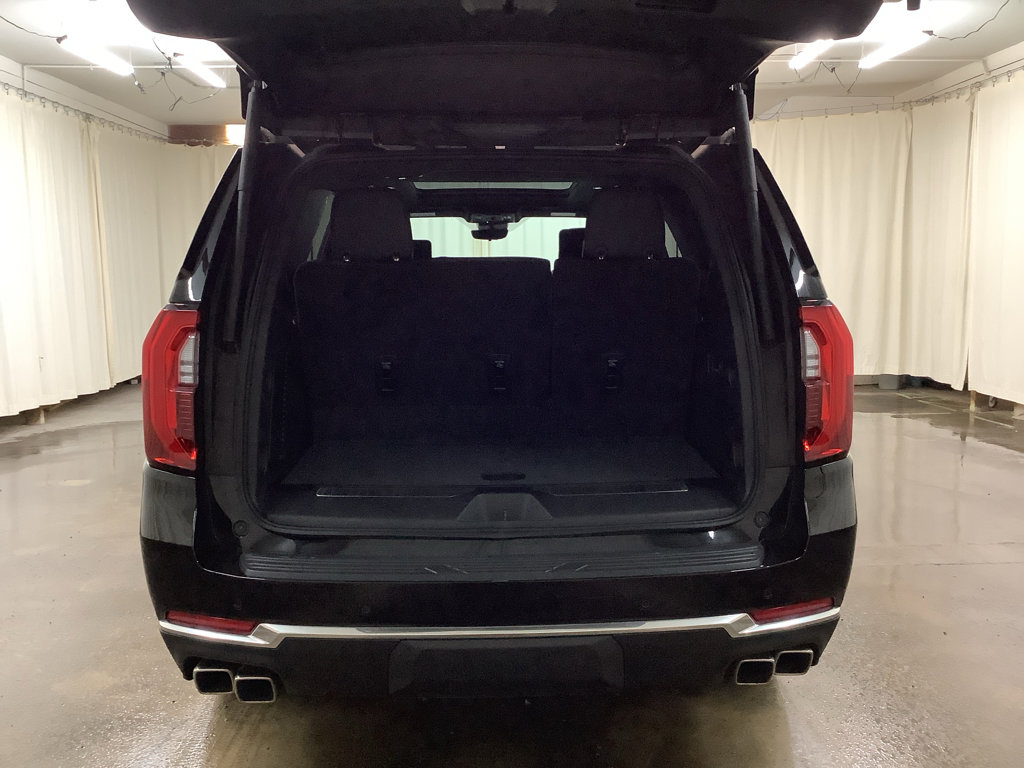 Used 2025 GMC Yukon Denali w/ Advanced Technology Package AWD/4WD image 9
