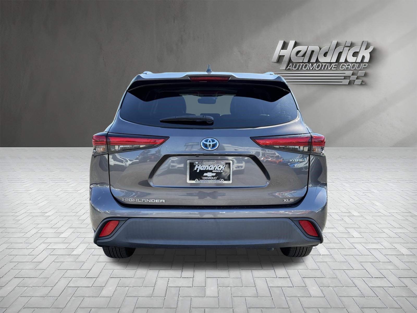 Used 2021 Toyota Highlander XLE AWD/4WD image 9