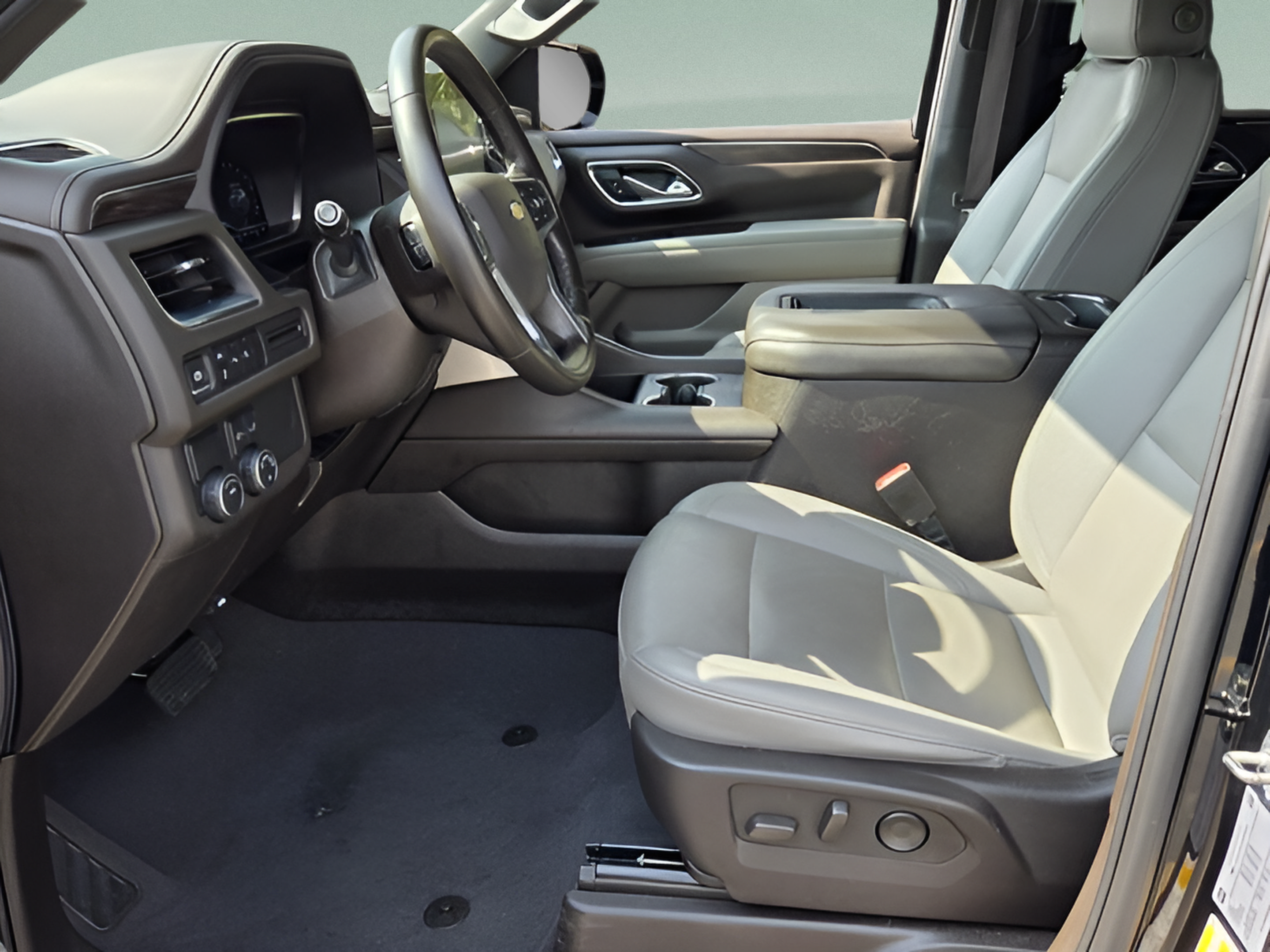 Certified 2024 Chevrolet Suburban LT RWD image 9