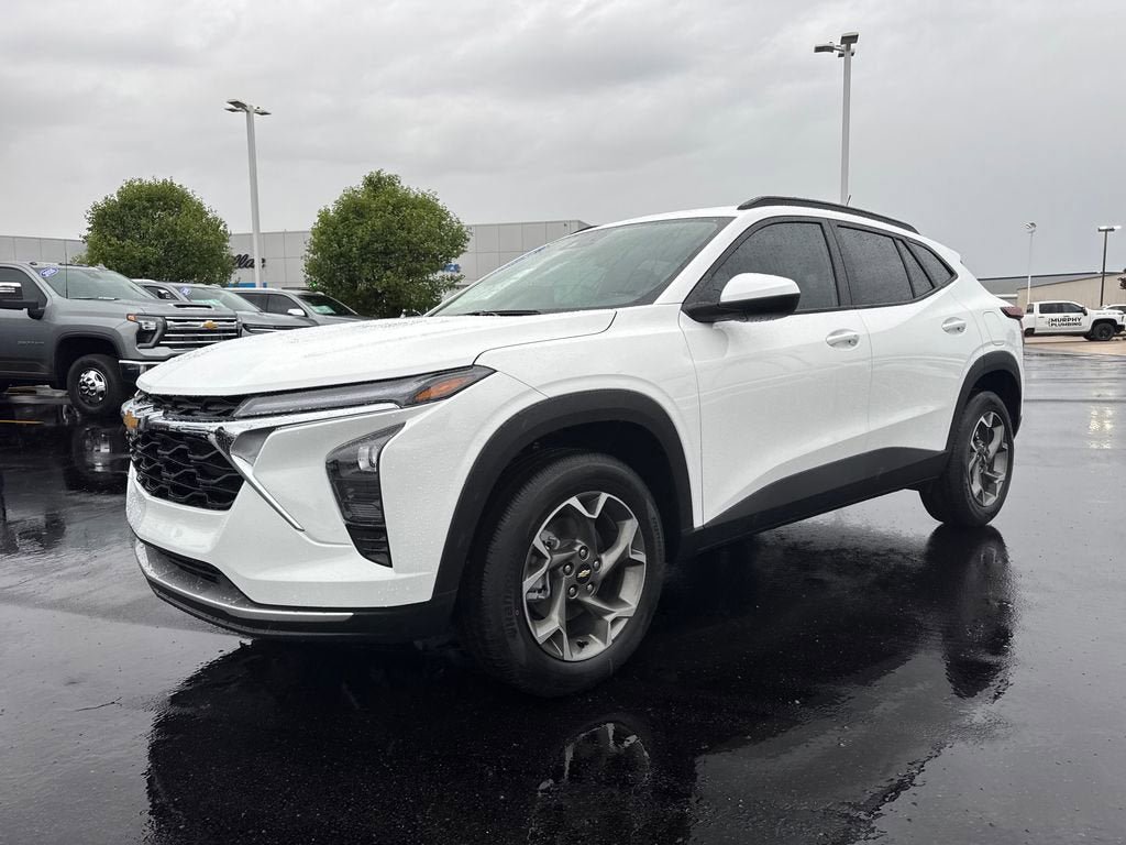 New 2026 Chevrolet Trax LT w/ LT Convenience Package FWD image 2