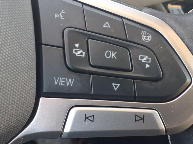 Certified 2024 Volkswagen Taos SE image 18