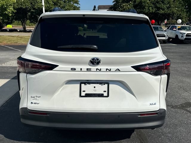 Used 2026 Toyota Sienna XLE FWD image 4