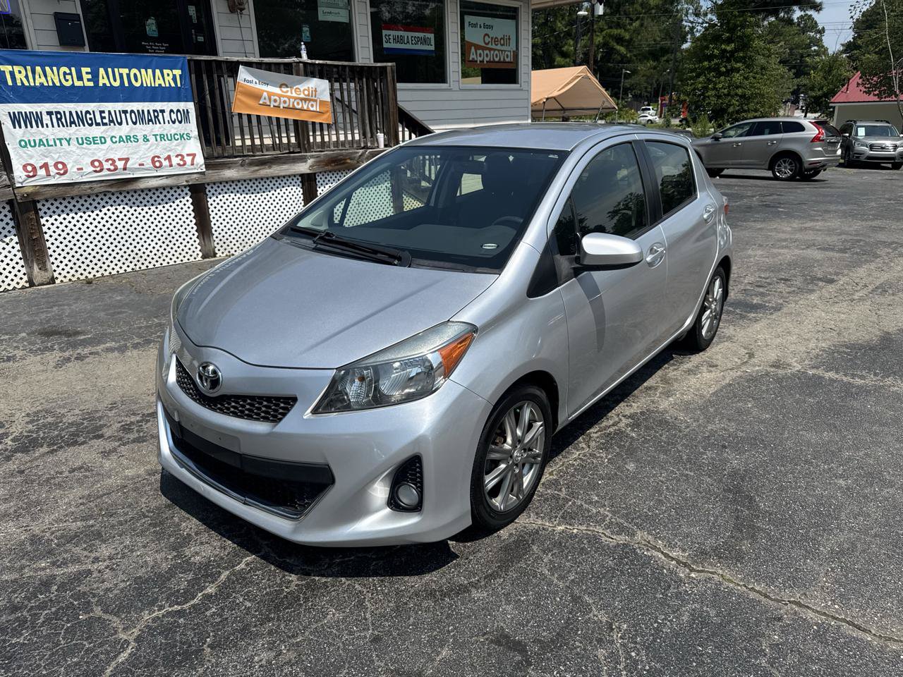 Used 2014 Toyota Yaris SE FWD image 1