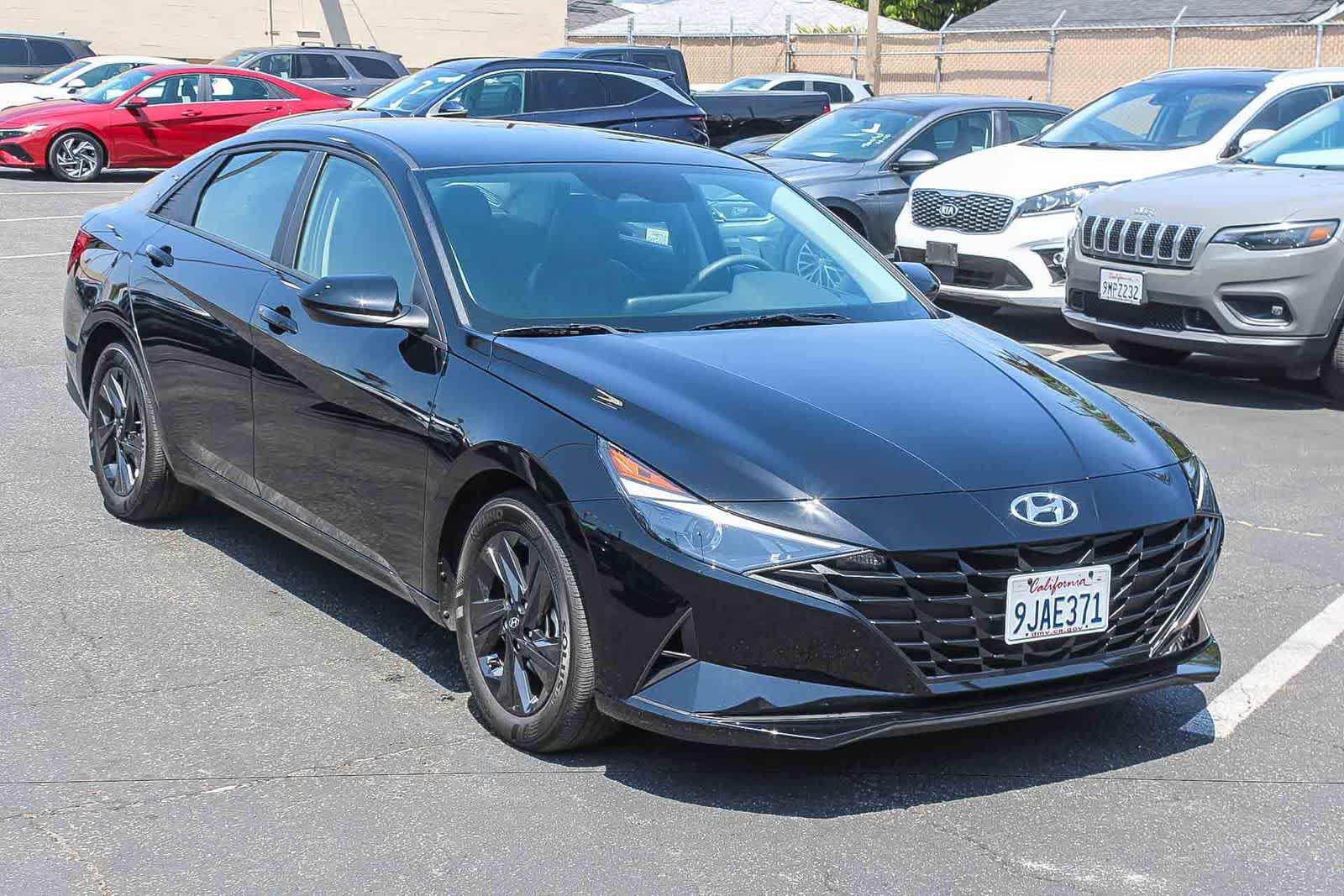 Used 2023 Hyundai Elantra SEL FWD image 3