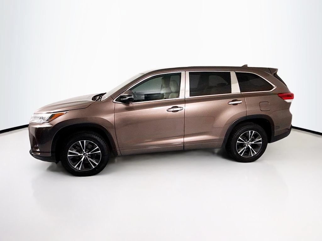 Used 2018 Toyota Highlander Plus FWD image 8