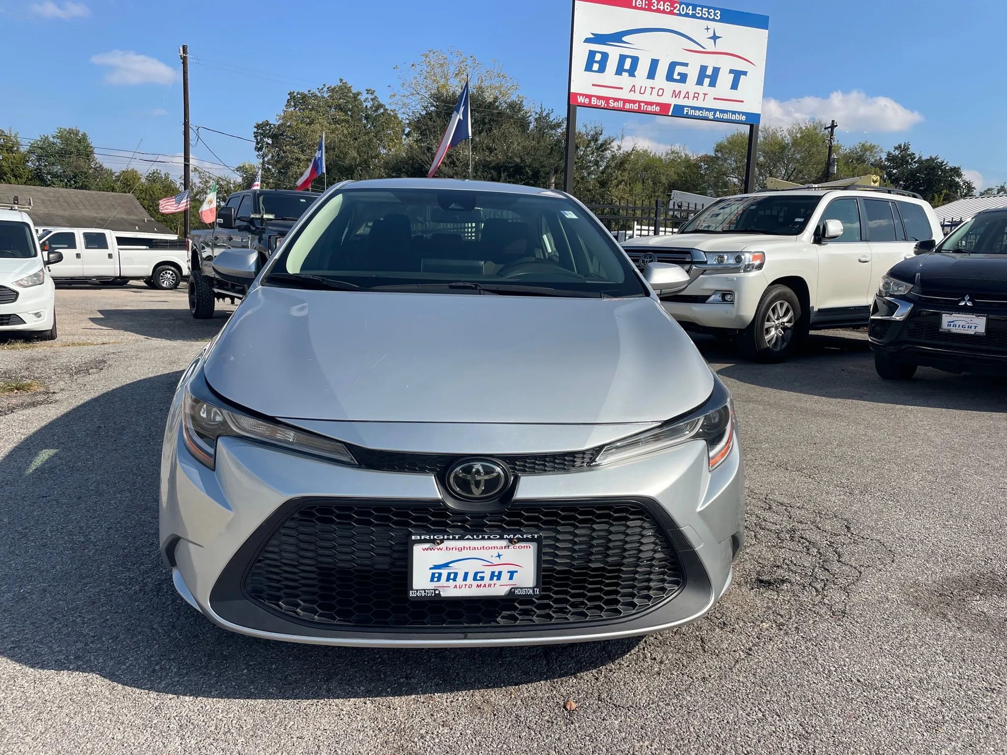 Used 2021 Toyota Corolla LE FWD image 1