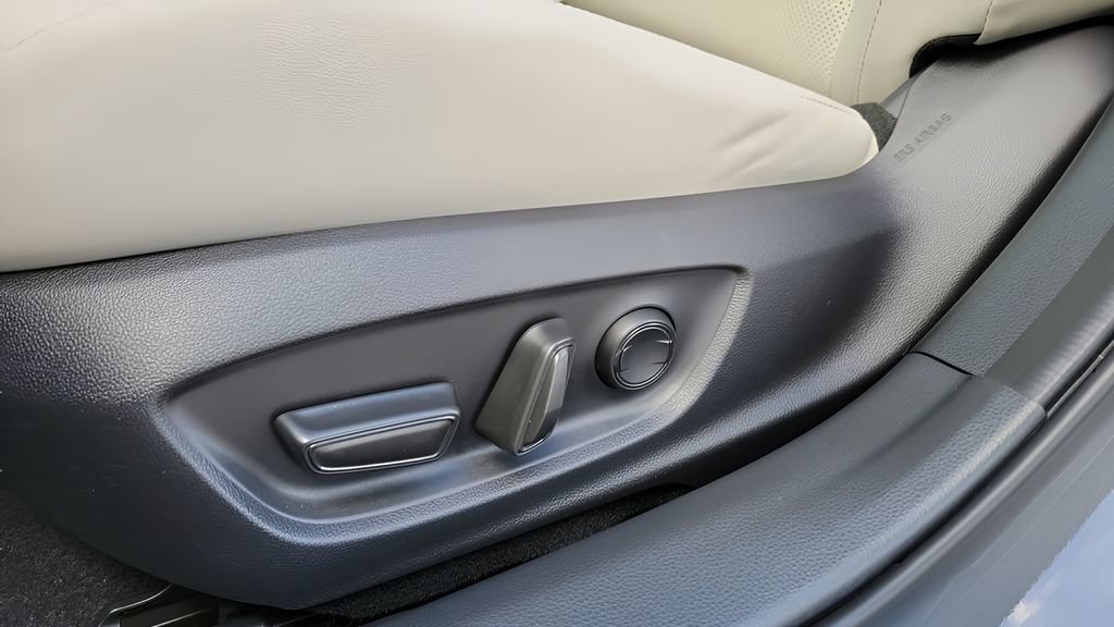 Certified 2026 Toyota Prius XLE FWD image 16
